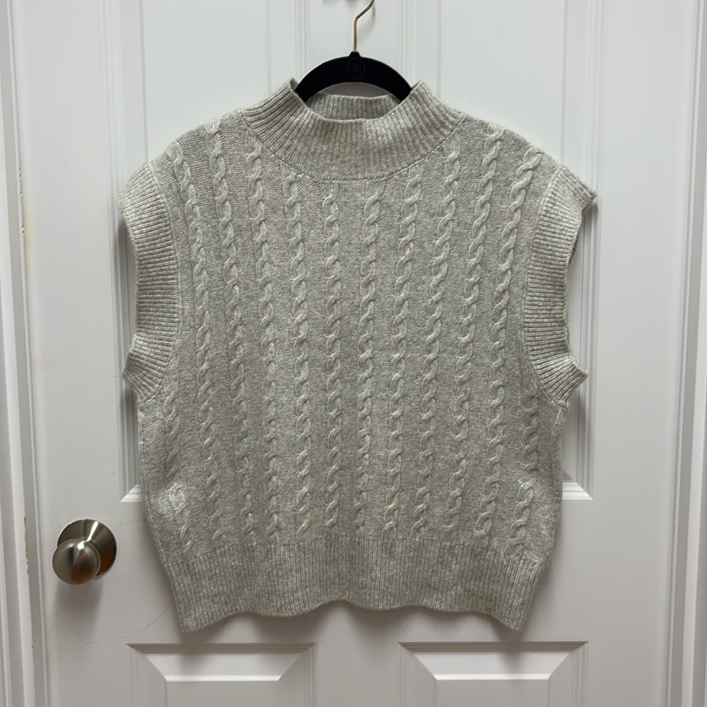 CUPCAKES & CASHMERE Womens Sweater Vest Cable Knit Neutral Minimalist Casual S